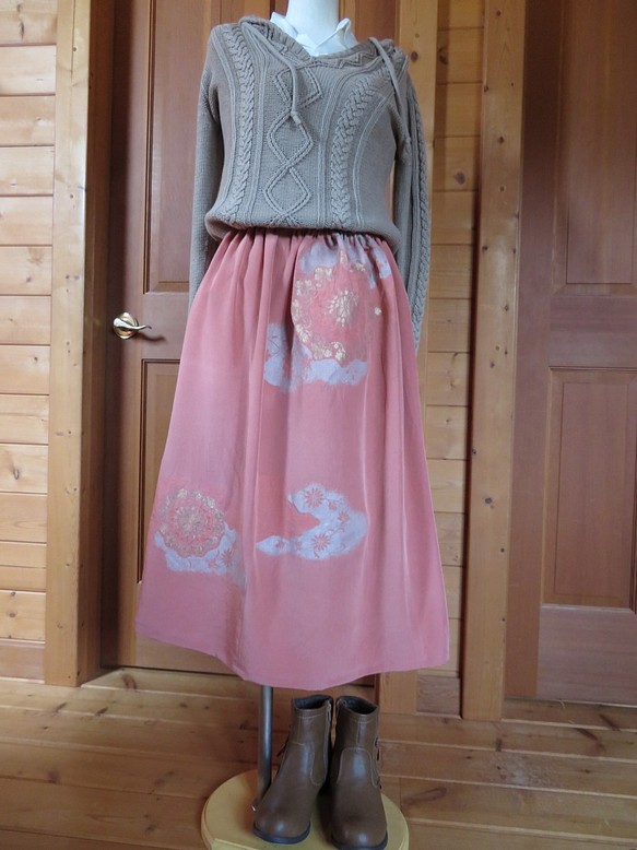 鉛丹色　刺繍が上品なギャザースカート 1枚目の画像