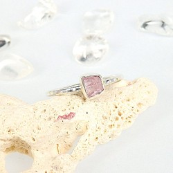 ～結晶を指に飾る～　 ピンクトルマリンの原石リング　12.5号 1枚目の画像