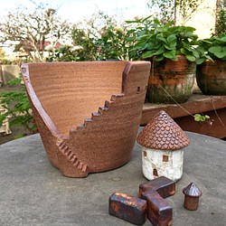 おうちと植木鉢（縦長） 1枚目の画像