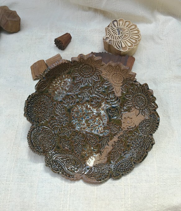 インドのウッドブロック模様のお皿(丸・ブルー） 1枚目の画像