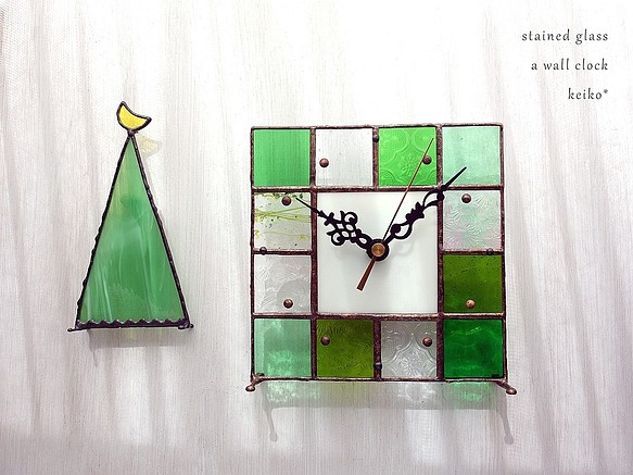 【16㎝×16㎝】ステンドグラス*掛け置き時計・モザイクｃ（緑）⏲ 1枚目の画像