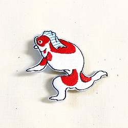 刺繍ブローチ　「走る金魚」 1枚目の画像
