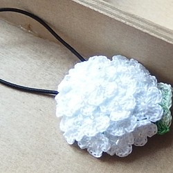 小さな白い紫陽花のヘアゴム 1枚目の画像