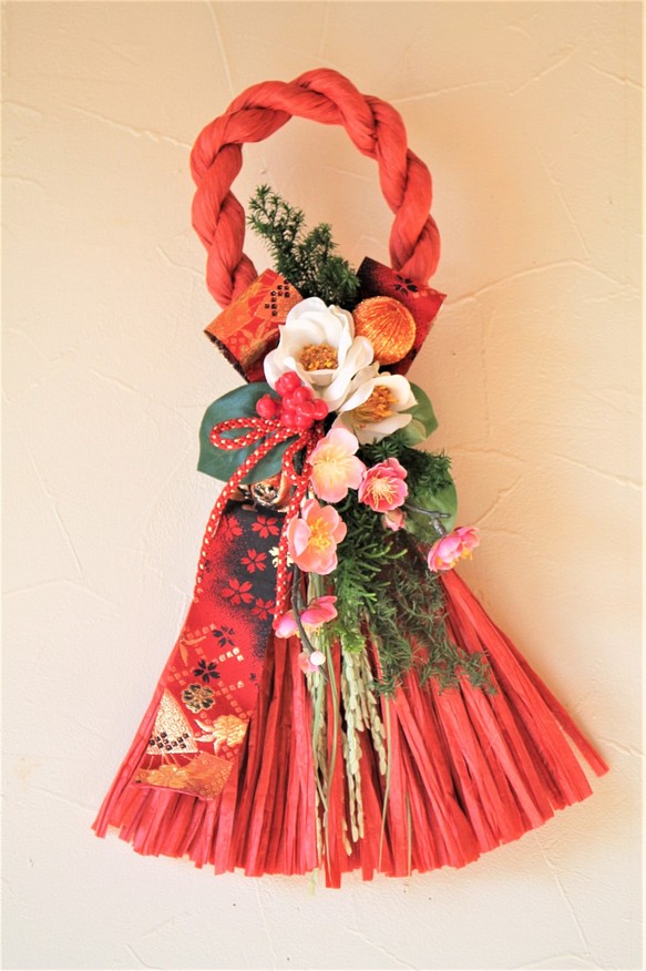 再販 しめ縄　お正月飾り　「　椿と春日梅　」 1枚目の画像