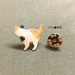 選べる♪キラキラ猫ピンバッジ☆ブローチ☆ラペルピン☆レジン☆オーダーメイド 1枚目の画像