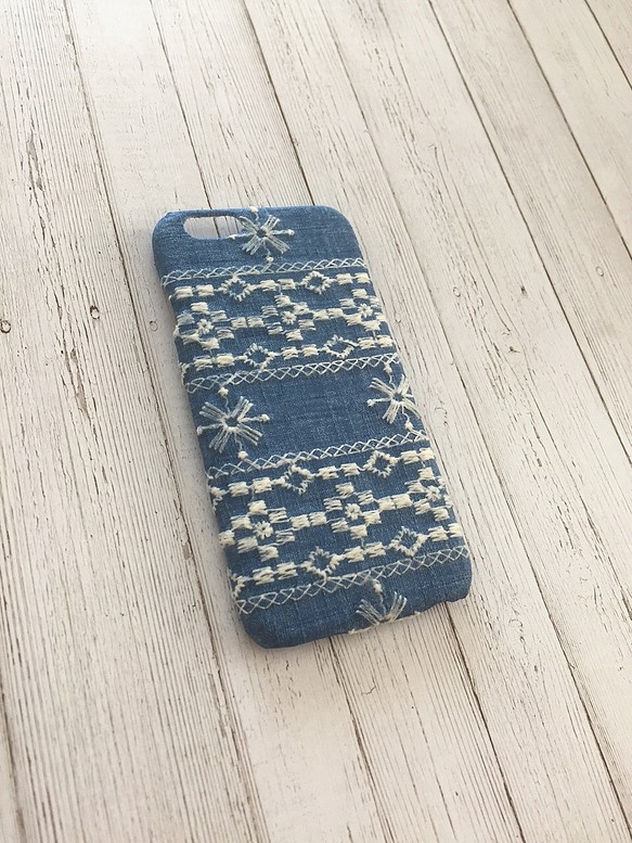 靛藍刺繡蕾絲iPhone手機殼 第1張的照片