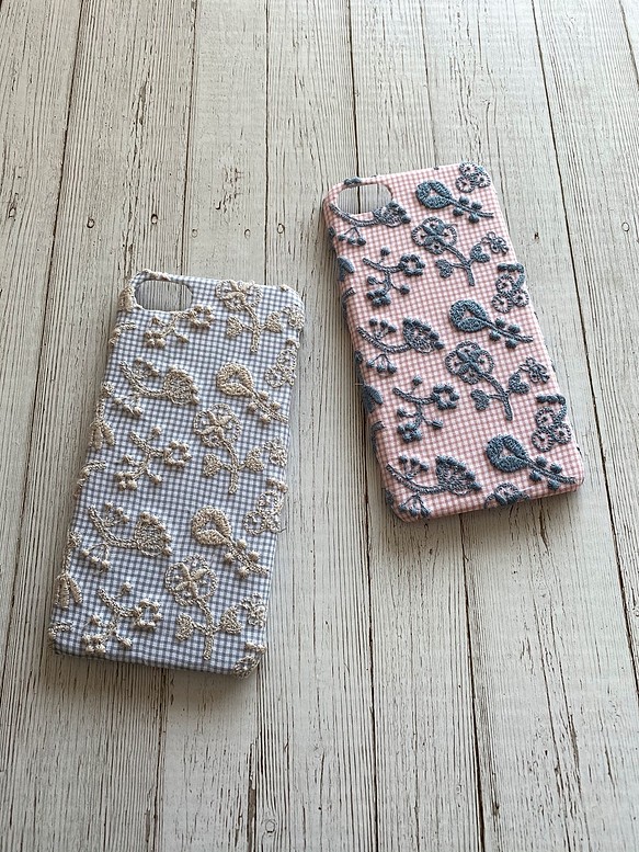 野花和方格布紋iPhone手機殼 第1張的照片