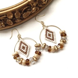hoop × beads earrings（brown） 1枚目の画像