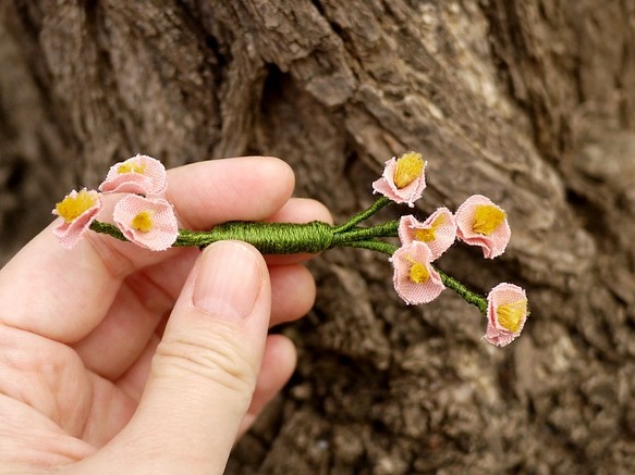 50％オフセール【プレゼントにも】小さなお花のコサージュ・ブローチ（ピンク） 1枚目の画像