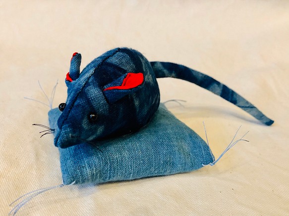 天然藍染の干支人形ネズミさん 1枚目の画像
