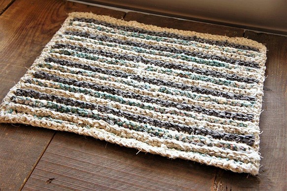 裂き編みマット リサイクル麻・綿  (古着を使用)  G 1枚目の画像