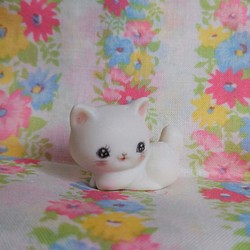 ビスク猫（白） 1枚目の画像