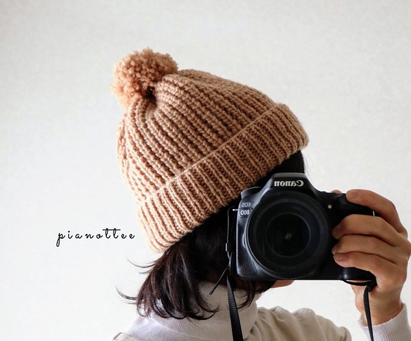 ポンポン付け外しOK イギリスゴム編みの帽子(ベージュピンク)M ～L