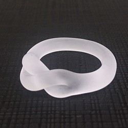 シンプル ガラスの指輪 1枚目の画像