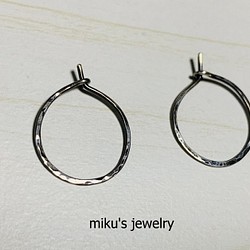 ss 925 oxidized  mini hoop earrings 1枚目の画像