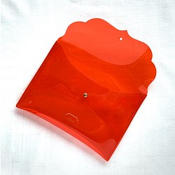 成人女性口罩盒 &lt;Vermilion&gt; 可完全清洗的 PVC 材料製成的無襯料小袋 第1張的照片