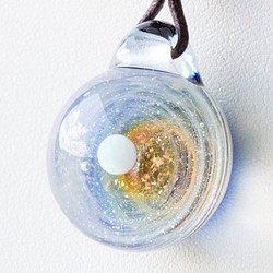 硝子仕掛けの宇宙　ガラスとんぼ玉ペンダント g-10 1枚目の画像