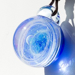 硝子仕掛けの宇宙　ガラスとんぼ玉ペンダント g-4 1枚目の画像