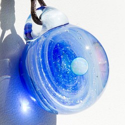 硝子仕掛けの宇宙　ガラスとんぼ玉ペンダント g-20 1枚目の画像