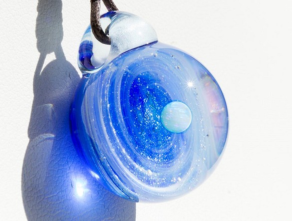 硝子仕掛けの宇宙　ガラスとんぼ玉ペンダント g-20 1枚目の画像