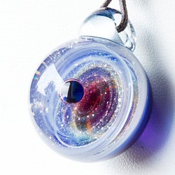 硝子仕掛けの宇宙　ガラスとんぼ玉ペンダント g-23 1枚目の画像