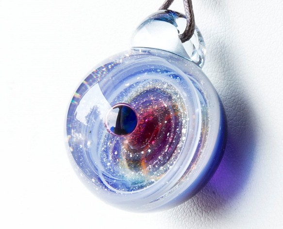 硝子仕掛けの宇宙　ガラスとんぼ玉ペンダント g-23 1枚目の画像