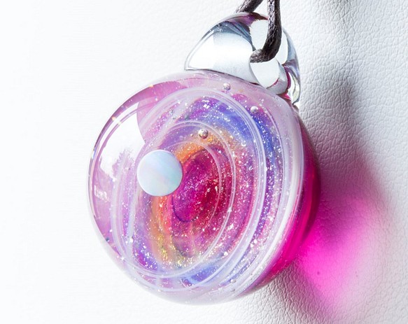 硝子仕掛けの宇宙　ガラスとんぼ玉ペンダント g-9 1枚目の画像