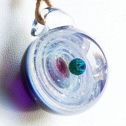 硝子仕掛けの宇宙　ガラスとんぼ玉ペンダント g-33 1枚目の画像