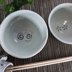 ご飯茶碗　ペア(うずまき・花） 1枚目の画像