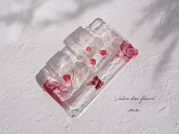 ＃Valse des fleurs　薔薇の花びらが舞うハンドペイントのスマホケース　（iPhone / Android) 1枚目の画像