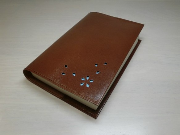 文庫本サイズ・ブラウン・スムースゴートスキン・一枚革のブックカバー0153 1枚目の画像