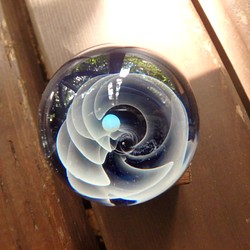 ボロシリケイトガラス  宇宙玉 地球  手作り台付き 1枚目の画像