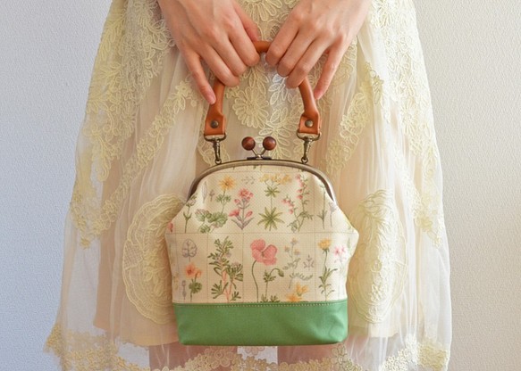 2 WAY frame bag -211- Cottage Floral fabric cream/green 第1張的照片