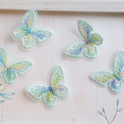 8個★刺繍蝶々　蝶々素材　蝶々パーツ　グリーンレインボー 1枚目の画像