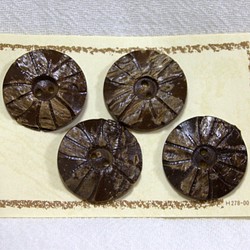 ココナッツボタン　花模様（4枚花びら）　4個セット 1枚目の画像