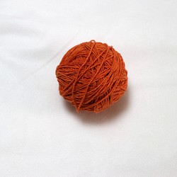 手紡ぎ草木染めコットン糸　オレンジ 1枚目の画像