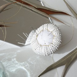 ２サイズ　ウニ ピンクッション 針山 パールホワイト sea urchin pincushion pearl white 1枚目の画像