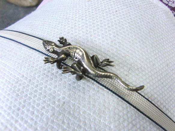 真鍮ブラス製　蜥蜴/トカゲデザイン帯留め　着物や浴衣の帯締め飾り・ブレスレット飾りに 1枚目の画像