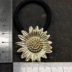 真鍮ブラス製 向日葵(ひまわり)デザインヘアゴムコンチョ 髪留め・バッグボタン飾り・ペットの首輪飾りにも 1枚目の画像