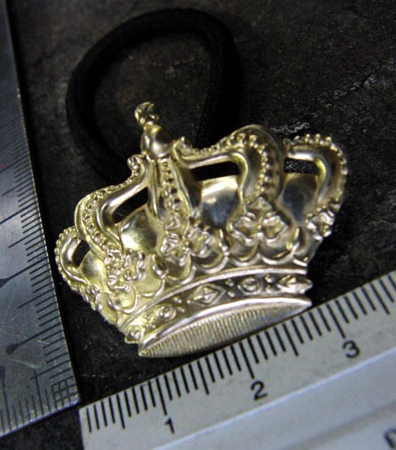 真鍮ブラス製 王冠/クラウンデザインヘアゴムコンチョ 髪留め・バッグ飾り・ペットの首輪飾りにも 1枚目の画像