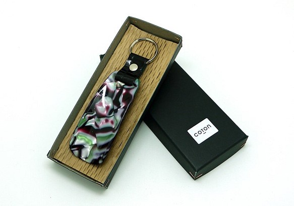 眼鏡材料製成的鞋拔（紫綠白混合圖案）◆附有鑰匙圈，方便攜帶◆送給特別的人的好禮物♪來自眼鏡的產地福井 第1張的照片