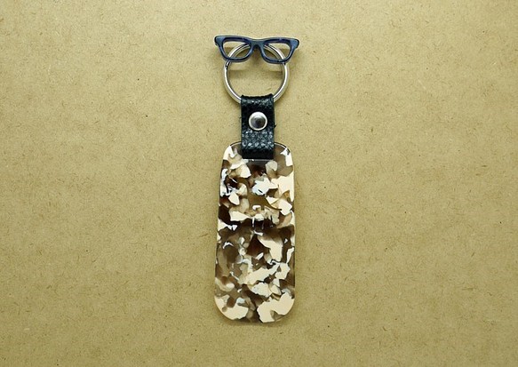 眼鏡材質的鞋拔（恐龍★腕龍） 米色花紋 ◆帶方便攜帶的鑰匙圈 ◆來自眼鏡產地福井 第1張的照片