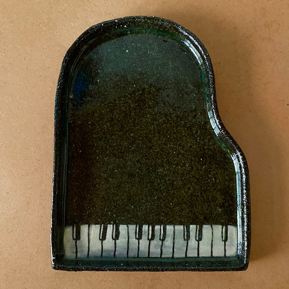 ピアノ皿(白黒鍵)③【灰釉】 1枚目の画像