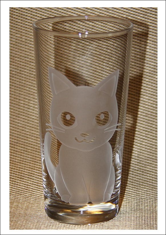 【沈め彫り】おすまし猫のストレートグラス 1枚目の画像