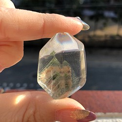 穴あき☆ガーデンクォーツ（庭園水晶）のルースタンブル★No11 1枚目の画像