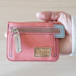 ポケットが後ろについているコインケース　ピンク 1枚目の画像