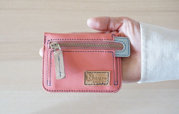 ポケットが後ろについているコインケース　ピンク 1枚目の画像