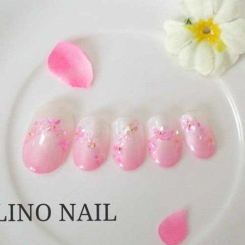 26 舞い散る桜貝ネイル ネイルチップ ネイルシール Lino Nail 通販 Creema クリーマ ハンドメイド 手作り クラフト作品の販売サイト