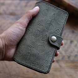 北欧柄の手帳型iphoneケース　選べる機種　イタリアンレザー　 1枚目の画像