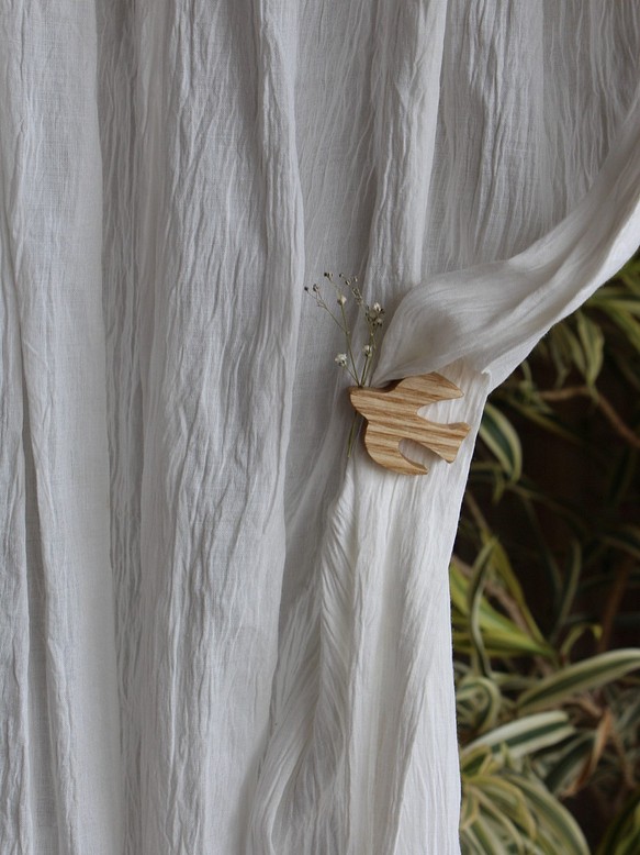 soeru ― 花を添える　木製カーテンアクセサリー　タモ国産材　トリ 1枚目の画像